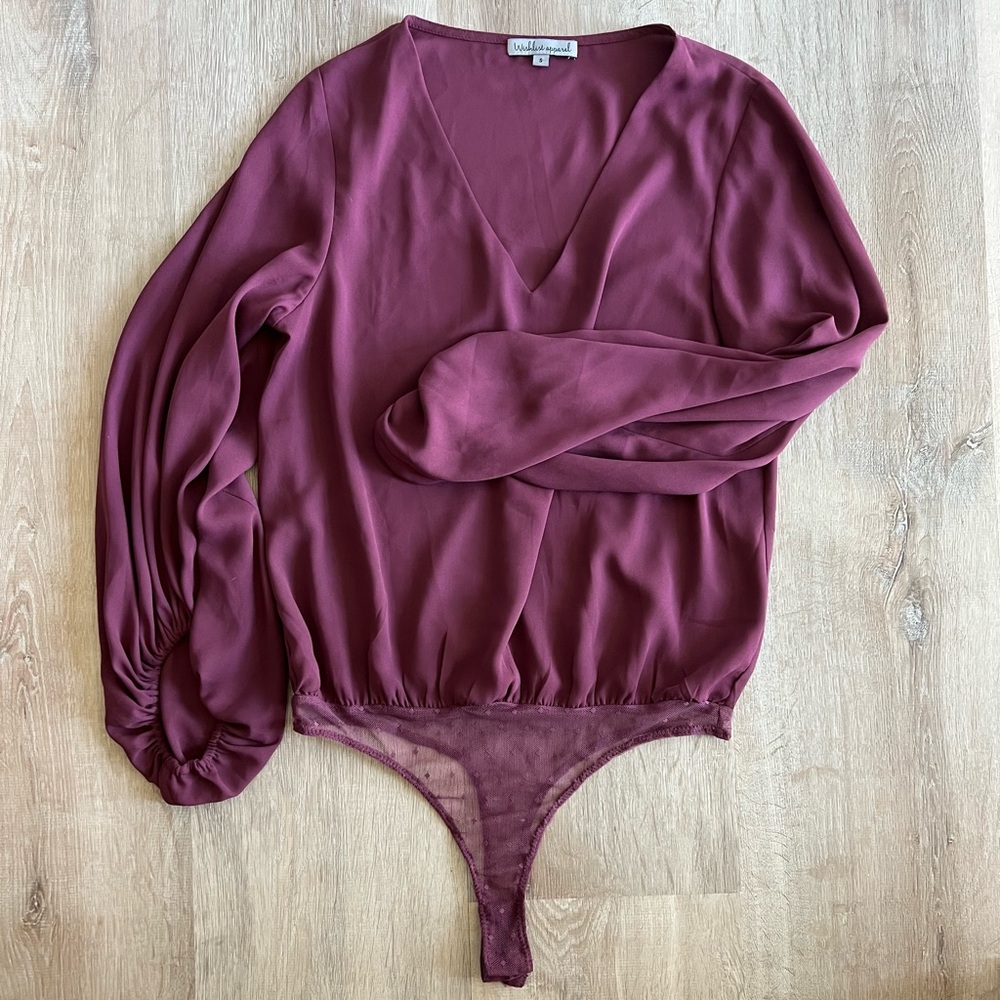 V-neck puff sleeve bodysuit